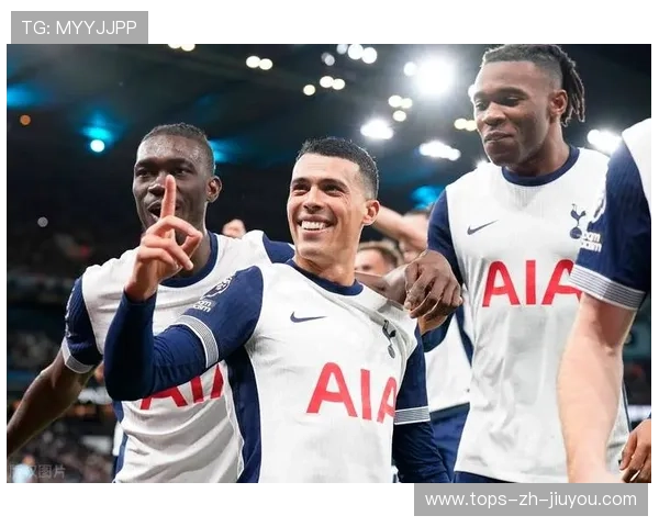 曼城通过流畅的传导在禁区制造连续威胁